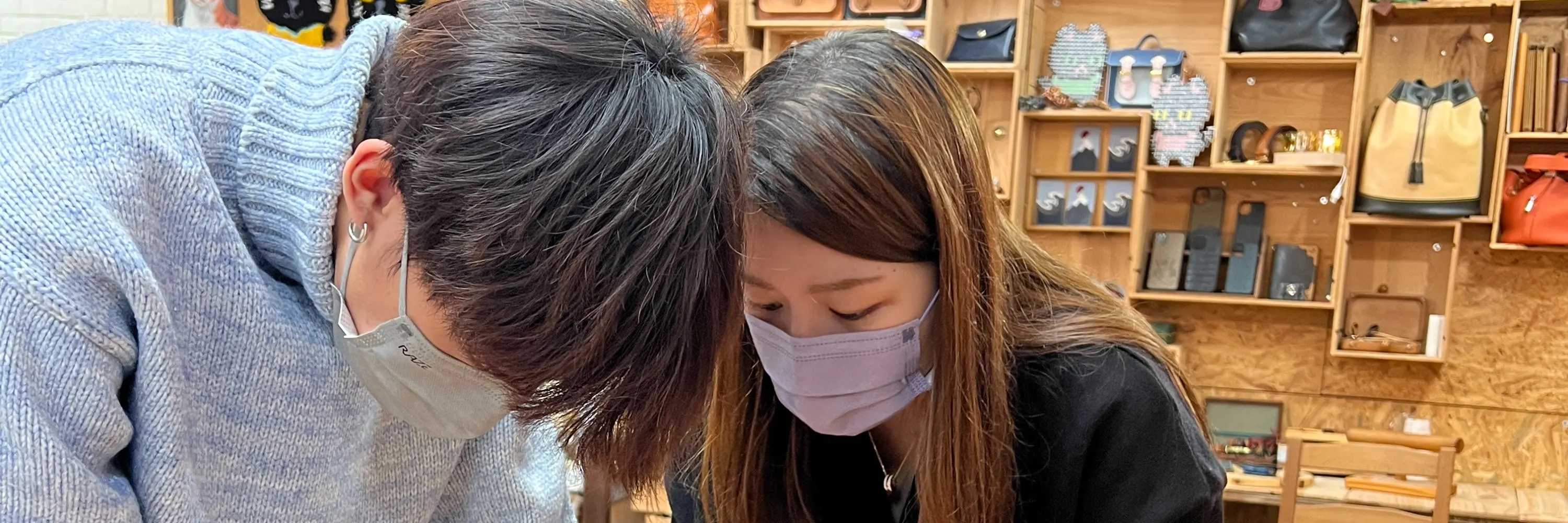 手作班房 Handmade Art Room - 皮革情侣手镯工作坊 |  拍拖好去处 | 铜锣湾